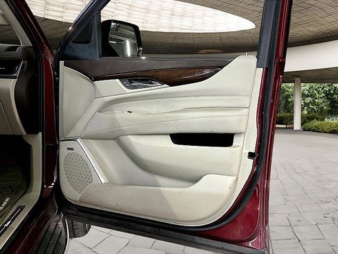 Used 2017 Cadillac Escalade Luxury RWD image 16