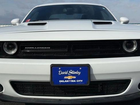 Used 2019 Dodge Challenger SXT image 5