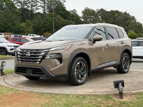 Used 2024 Nissan Rogue SV w/ SV Premium Package FWD image 3