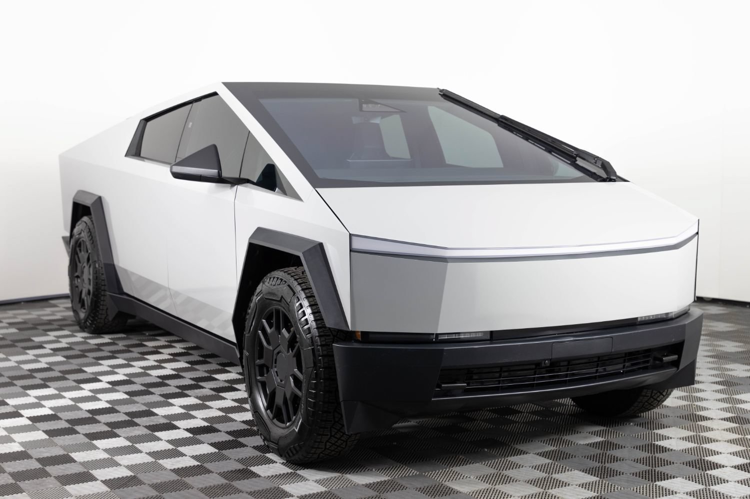 Used 2024 Tesla Cybertruck AWD Crew Cab image 11