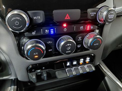 Used 2022 RAM 1500 Laramie AWD/4WD image 40