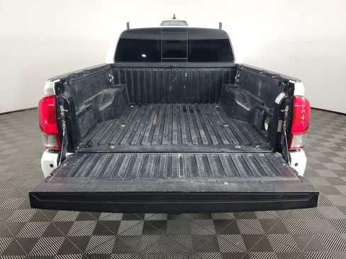 Used 2017 Toyota Tacoma SR image 31