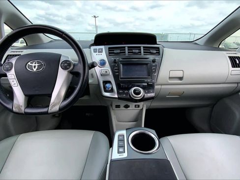 Used 2013 Toyota Prius V Five image 15