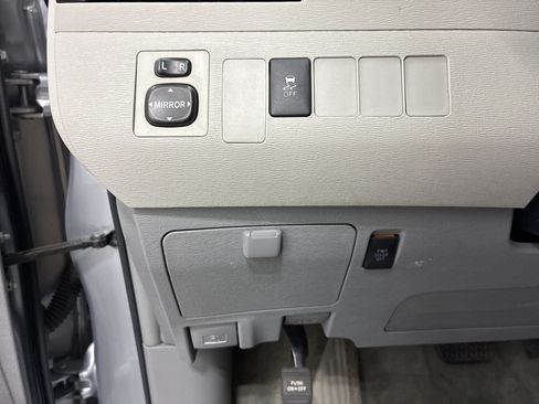 Used 2014 Toyota Sienna LE FWD image 19
