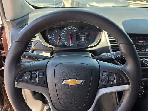 Certified 2021 Chevrolet Trax LT w/ LT Convenience Package FWD image 28