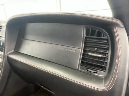 Used 2017 Lincoln Navigator Reserve AWD/4WD image 15