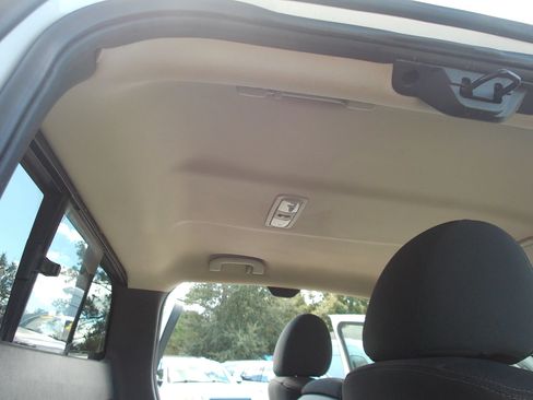 Used 2018 Nissan Titan SV AWD/4WD image 41