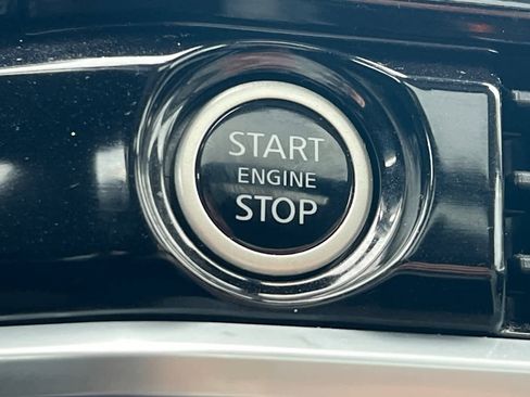 Used 2022 Nissan Pathfinder SV w/ SV Premium Package image 28