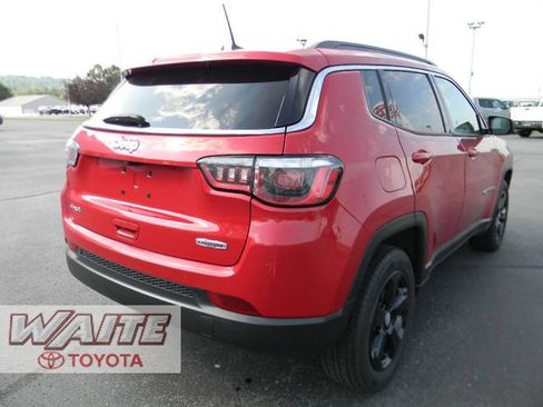 Used 2019 Jeep Cherokee Latitude Plus w/ Comfort/Convenience Group AWD/4WD image 2