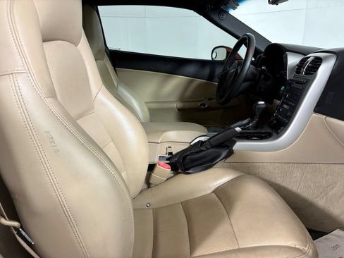 Used 2005 Chevrolet Corvette Coupe w/ Preferred Equipment Group RWD image 14