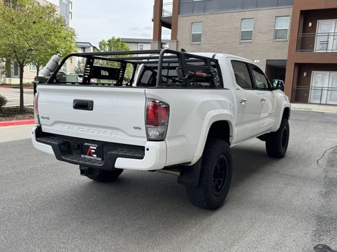 Used 2017 Toyota Tacoma Limited w/ Tow Package AWD/4WD image 8