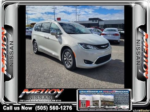 Used 2020 Chrysler Pacifica Limited image 4