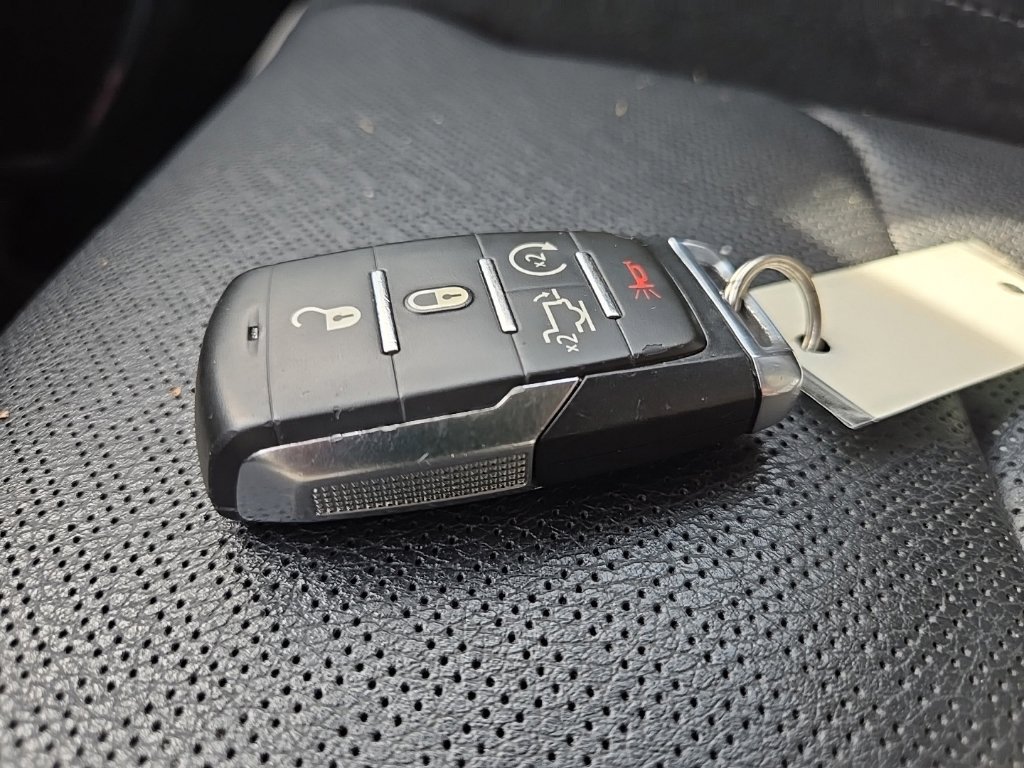 Used 2019 RAM 1500 Laramie AWD/4WD image 13
