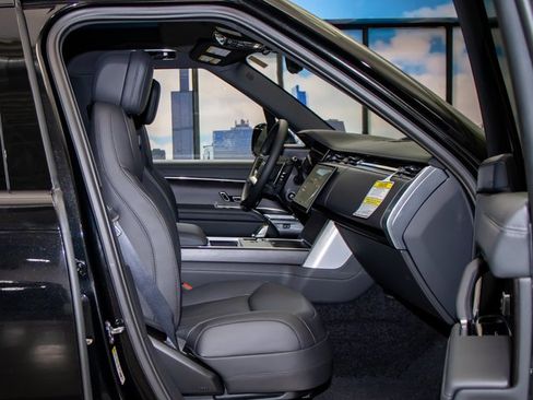 New 2025 Land Rover Range Rover Long Wheelbase SE image 22