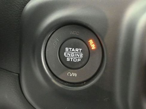 Used 2022 Jeep Gladiator Overland image 34