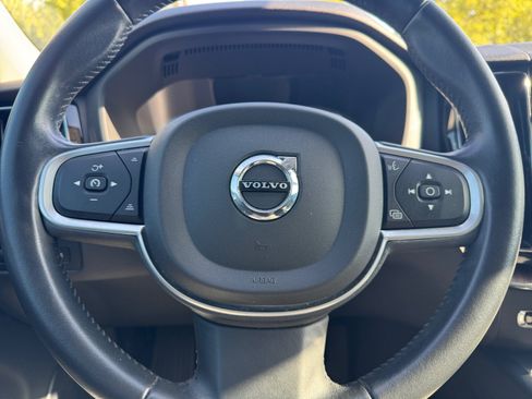 Used 2021 Volvo XC60 T5 Momentum w/ Advanced Package AWD/4WD image 9