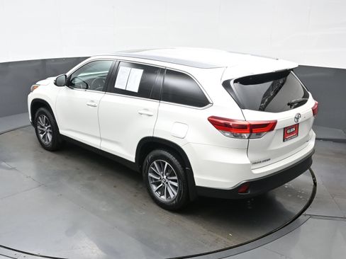 Used 2019 Toyota Highlander XLE AWD/4WD image 40