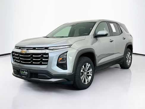 Used 2025 Chevrolet Equinox LT AWD/4WD image 3