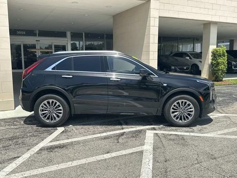 Used 2025 Cadillac XT4 Premium Luxury FWD image 6