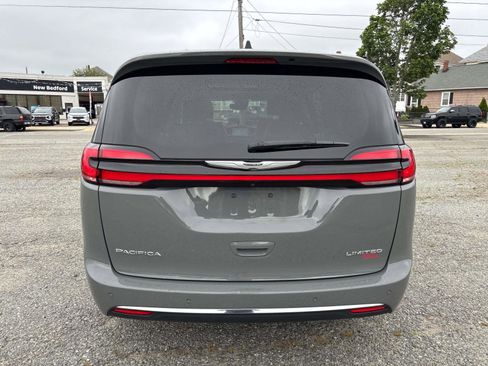 Used 2023 Chrysler Pacifica Limited image 6