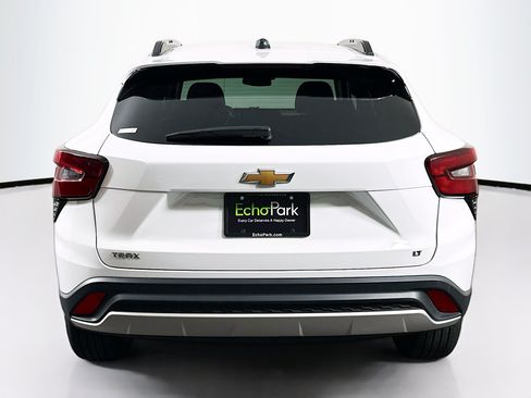 Used 2025 Chevrolet Trax LT w/ LT Convenience Package FWD image 7