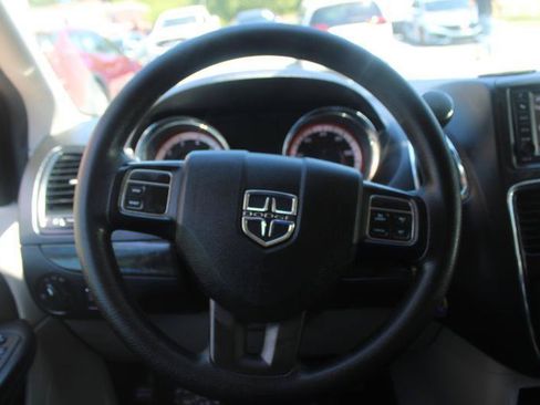 Used 2020 Dodge Grand Caravan SE FWD image 7