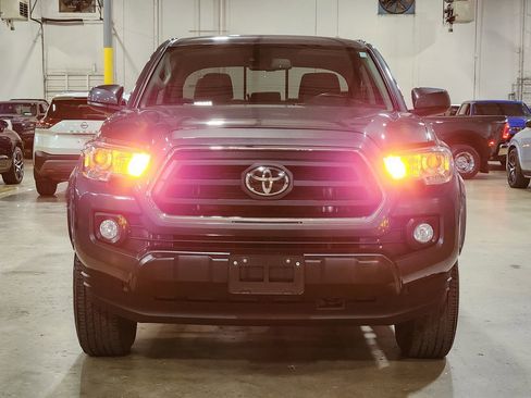 Used 2020 Toyota Tacoma SR5 image 2