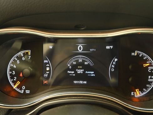 Used 2017 Jeep Grand Cherokee Laredo w/ Quick Order Package 2BE image 12