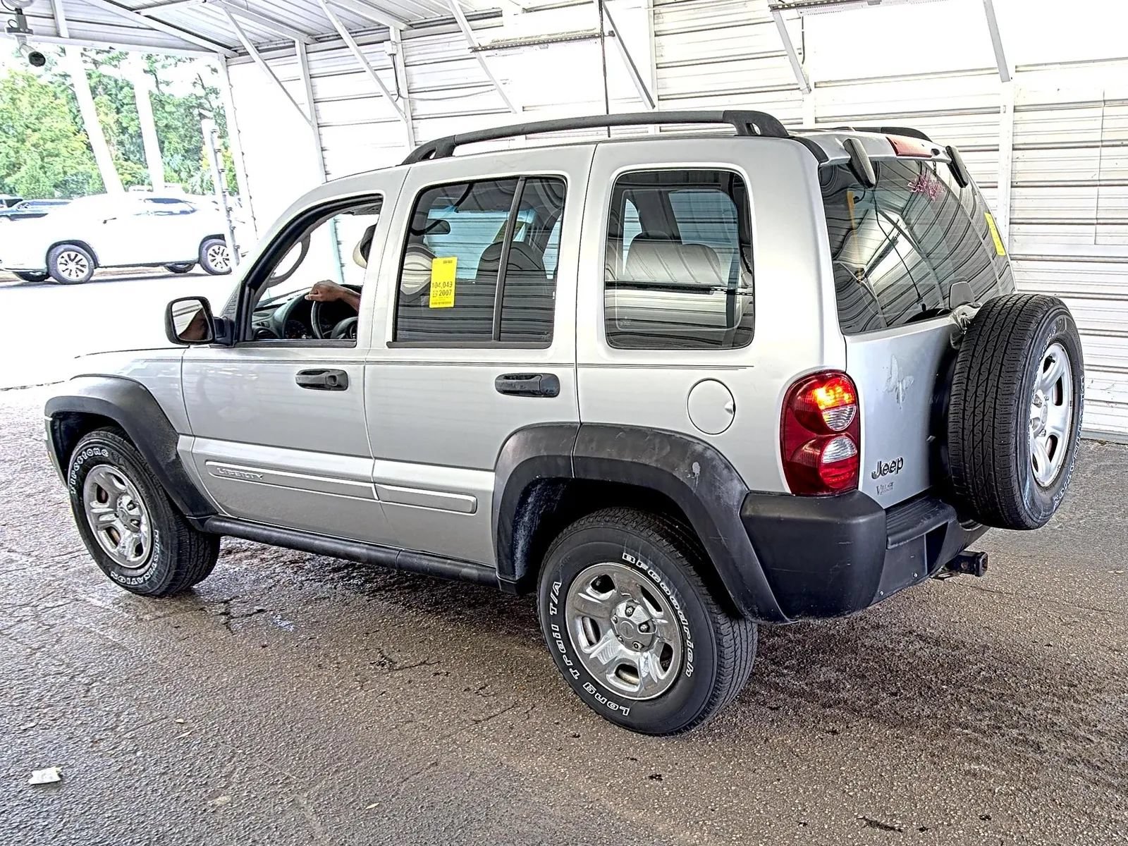 Used 2007 Jeep Liberty Sport RWD image 2