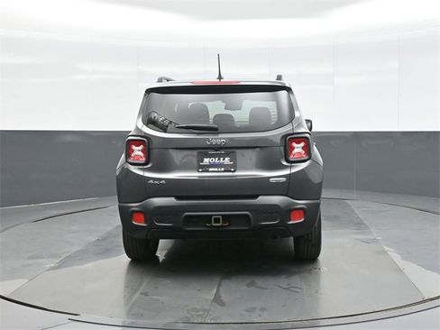 Used 2017 Jeep Renegade Latitude w/ Popular Equipment Group image 6