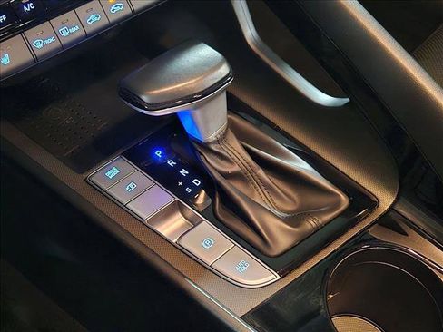 Used 2022 Hyundai Elantra Limited image 12