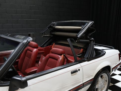 Used 1991 Ford Mustang LX RWD image 12