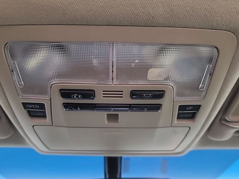 Used 2012 Toyota Camry XLE w/ Leather Pkg image 31