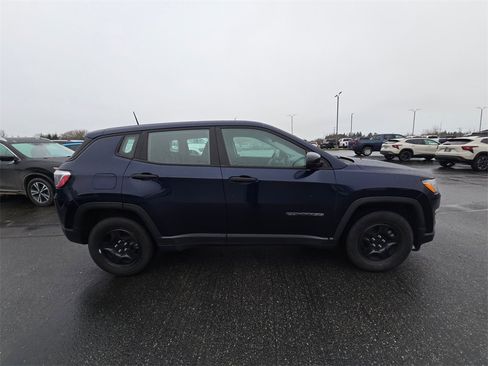 Used 2018 Jeep Compass Sport image 2