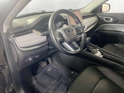 Used 2022 Jeep Compass Latitude w/ Sun and Sound Group AWD/4WD image 9
