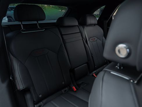 Certified 2024 Bentley Bentayga Plug-In Hybrid AWD/4WD image 18