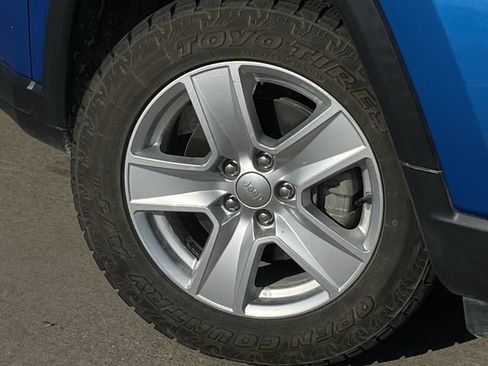 Used 2022 Jeep Compass Latitude AWD/4WD image 10