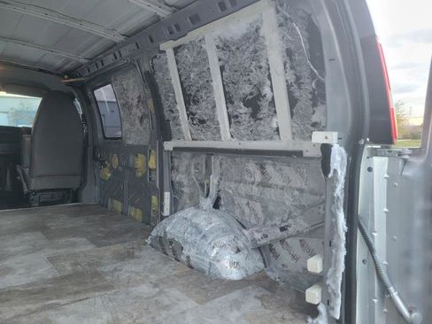 Used 2011 Chevrolet Express 1500 AWD image 39