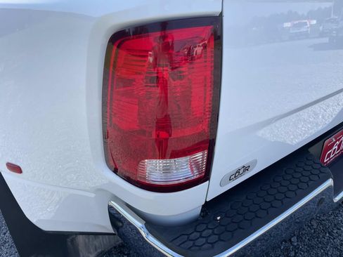 Used 2018 RAM 3500 Tradesman w/ Chrome Appearance Group AWD/4WD image 16