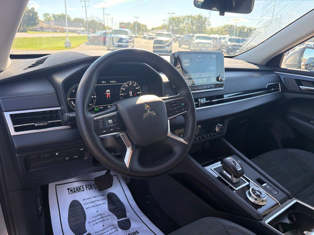 Used 2023 Mitsubishi Outlander 4WD Plug-In Hybrid image 23