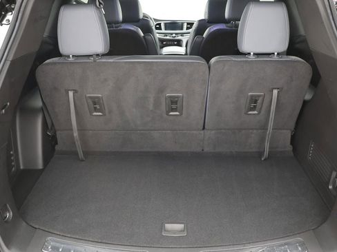 Used 2022 Buick Enclave Essence image 4