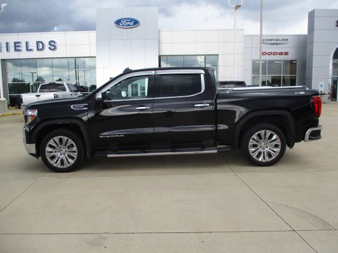 Used 2019 GMC Sierra 1500 SLT w/ SLT Premium Plus Package AWD/4WD image 3