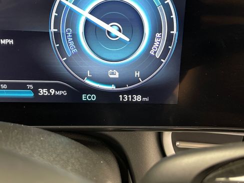 Used 2025 Hyundai Elantra Limited FWD image 21