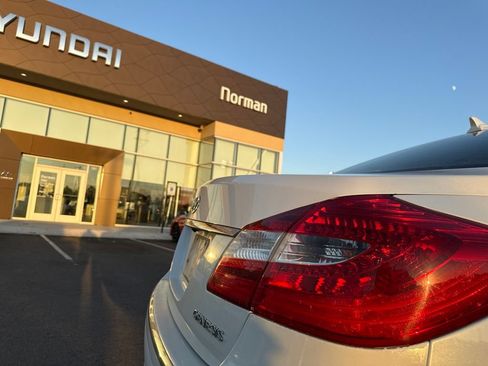 Used 2013 Hyundai Genesis 3.8 w/ Premium Pkg RWD image 8