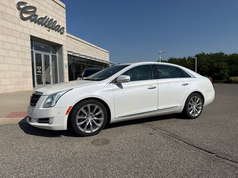 Used 2016 Cadillac XTS Premium FWD image 1
