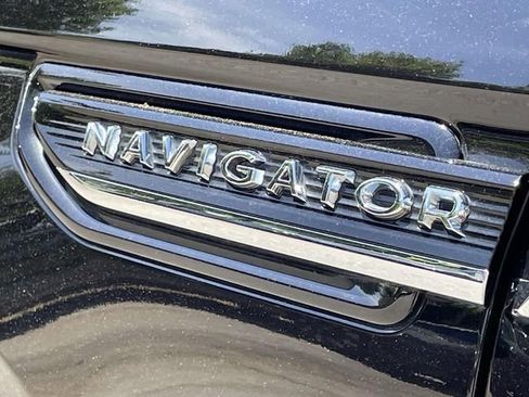 Used 2024 Lincoln Navigator L Reserve AWD/4WD image 10