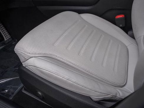 Certified 2025 Mercedes-Benz GLC 300 4MATIC image 32