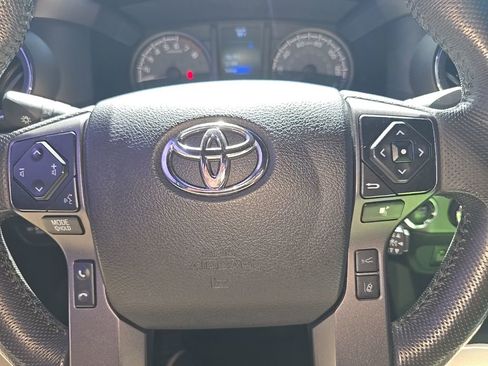 Used 2022 Toyota Tacoma TRD Off-Road w/ Technology Package AWD/4WD image 20
