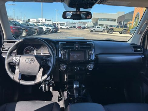 Used 2018 Toyota 4Runner TRD Off-Road Premium image 9