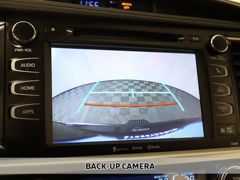 Used 2019 Toyota Highlander XLE AWD/4WD image 7